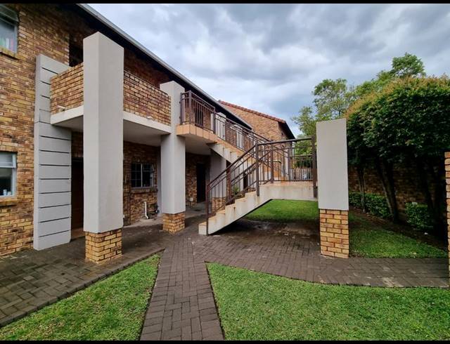 2 BEDROOM TOWNHOUSE FOR SALE IN THERESAPARK
